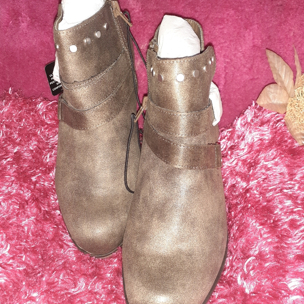 Boot - Picture 4 of 4